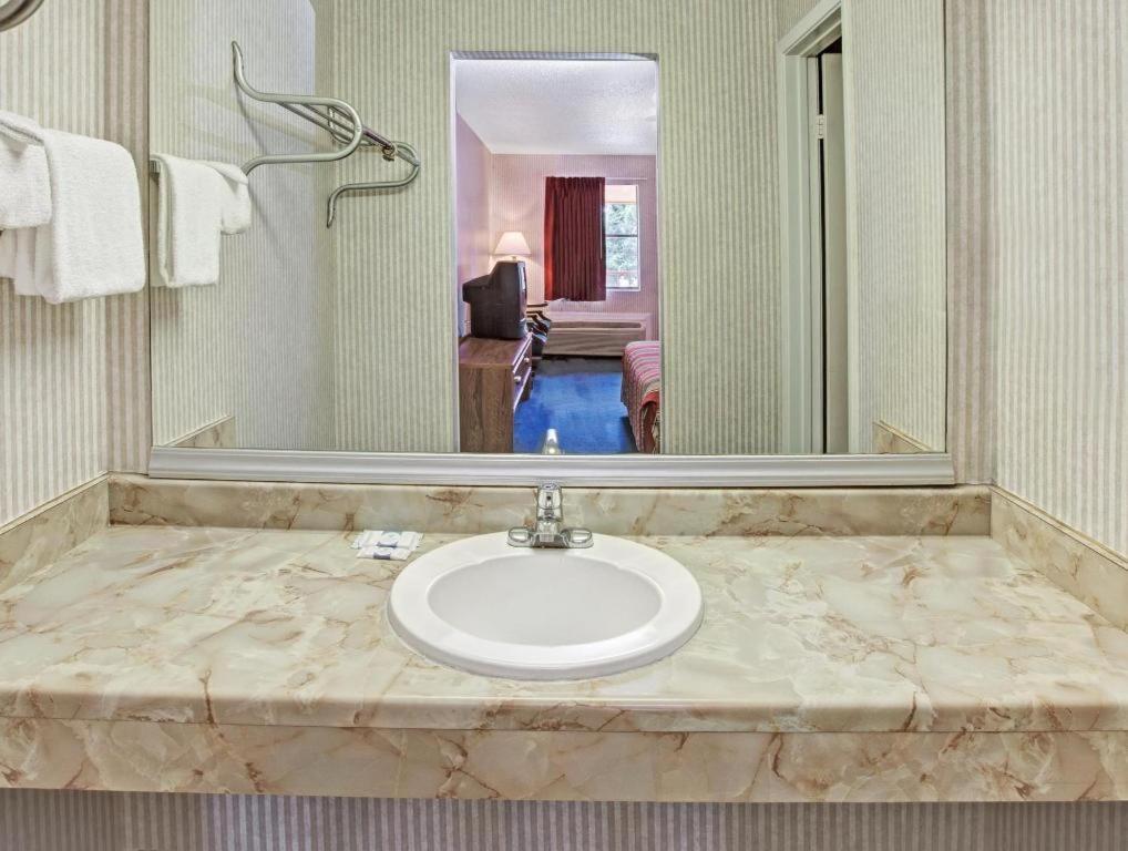 Knights Inn South Houston Tx Ngoại thất bức ảnh